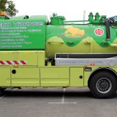 Camion, décor réalisé en transcript adhésif, logo grenouille réalisé en vinyl impression numérique pelliculée, découpé à la forme.