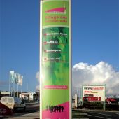 Totem galbé lumineux, décor adhésif impression numérique